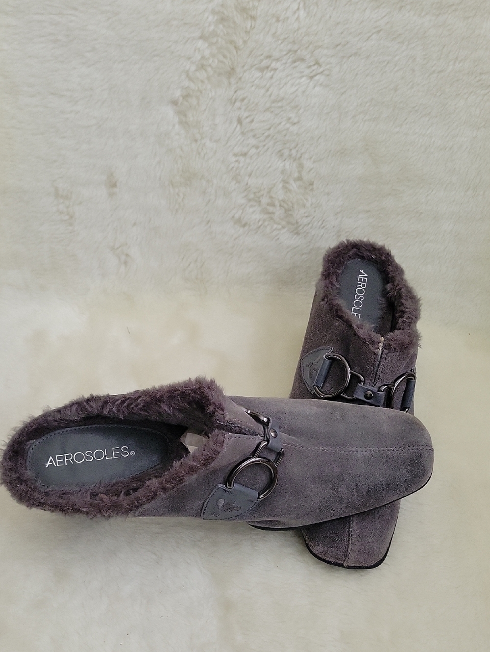 AEROSOLES Women's Gray Suede Fur-Trim Slip-On Mules. Size 9M